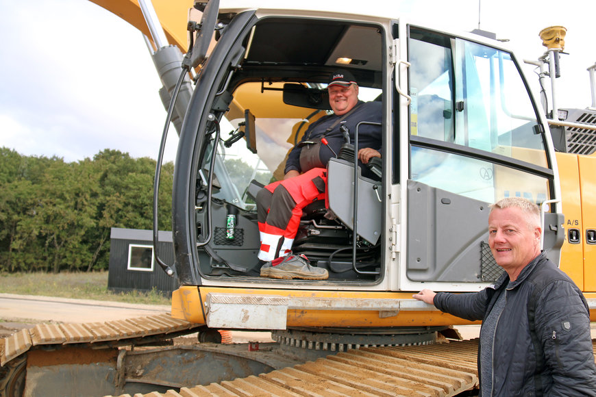 12 crawler excavators for HM-Entreprenør A/S